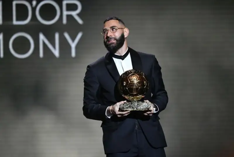 Президент Франции поздравил Карима Бензема с «Золотым мячом»