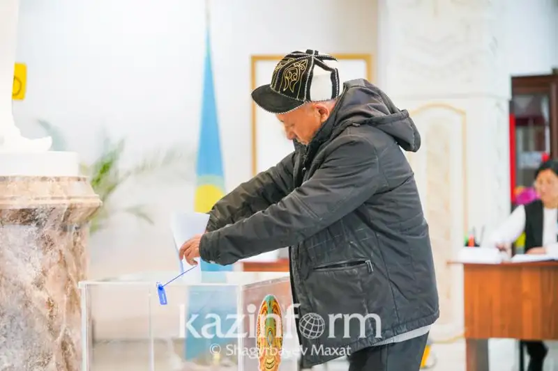 Atyraý oblysynyń 261 saılaý ýchaskesinde daýys sanap jatyr