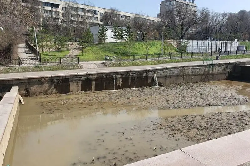 Алматинцы обеспокоены ситуацией на реке Есентай из-за размыва грунта