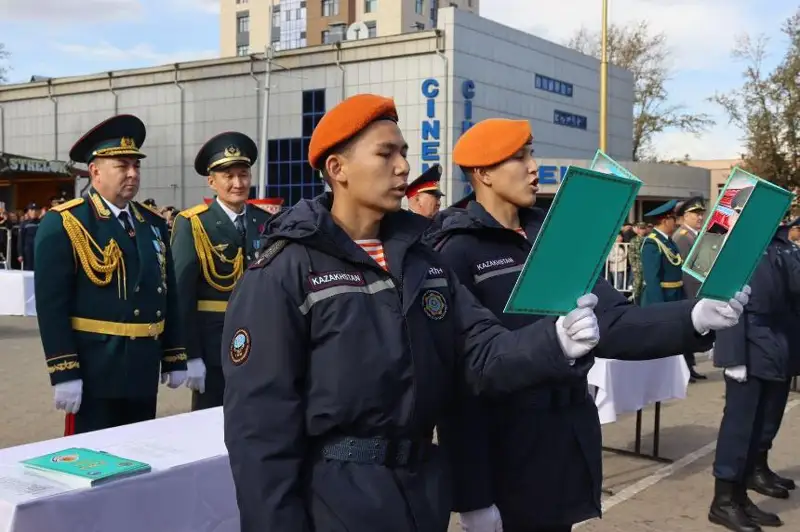 Курсанты Академии гражданской защиты МЧС приняли присягу