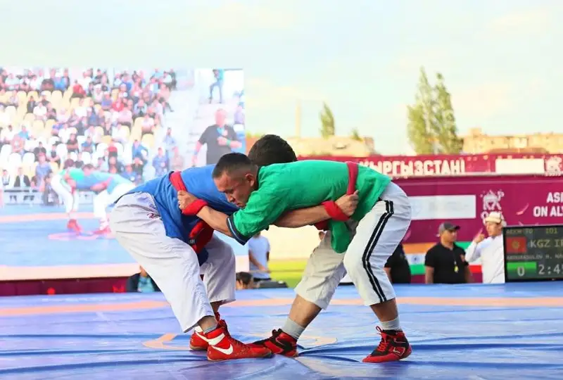 Чемпионат Азии по борьбе на поясах проходит в Кыргызстане