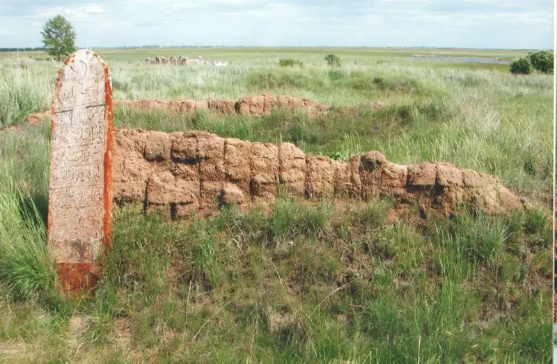 قاجىمۇقاننىڭ اجەسىنىڭ قابىرى