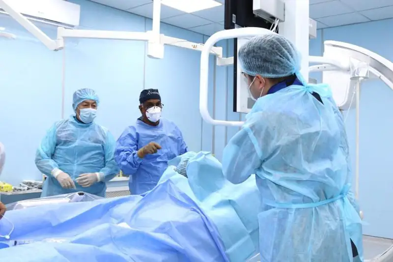 Врачи внедряют новый метод лечения сосудов ног в Алматы