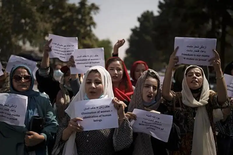 اۋعانستاندا قىزداردىڭ قايتا مەكتەپكە بارۋىنا رۇقسات بەرەتىن زاڭ دايىنداپ جاتىر
