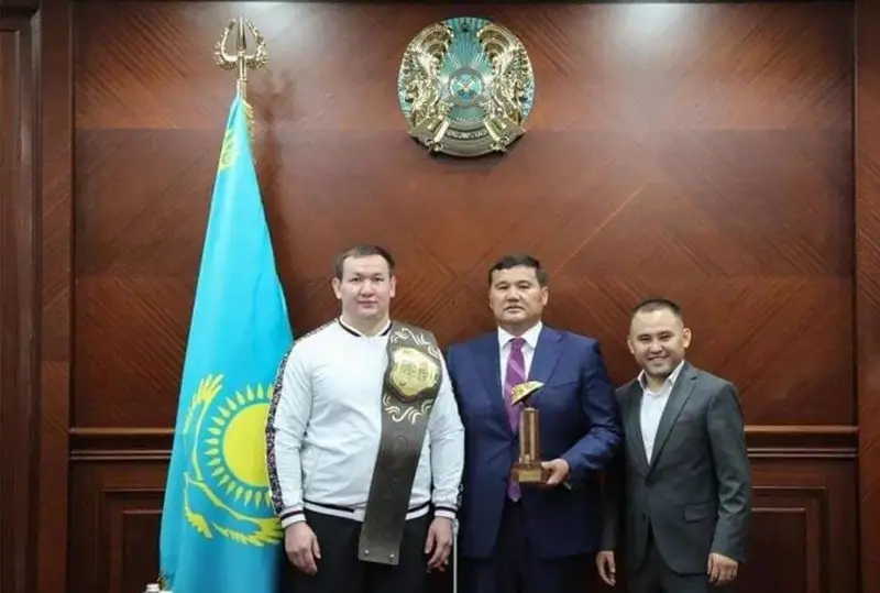 Победителю «Қазақстан барысы»-2022 подарили квартиру