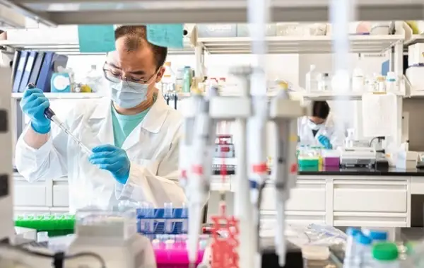 عالىمدار كوروناۆيرۋسقا قارسى سپرەي تۇرىندەگى ۆاكسينا شىعاردى