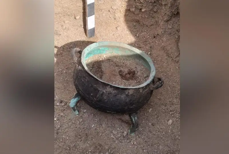 Бронзовый котел обнаружили археологи в Карагандинской области