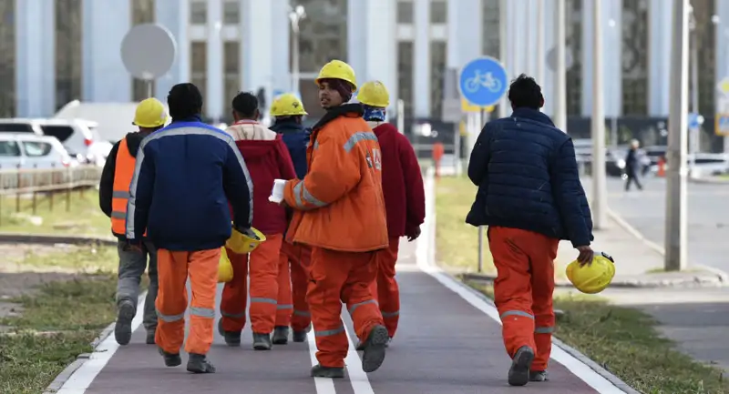 قازاقستاندا شەتەلدىك جۇمىسكەرلەردىڭ ۇلەس سانى 40 پايىزعا قىسقاردى