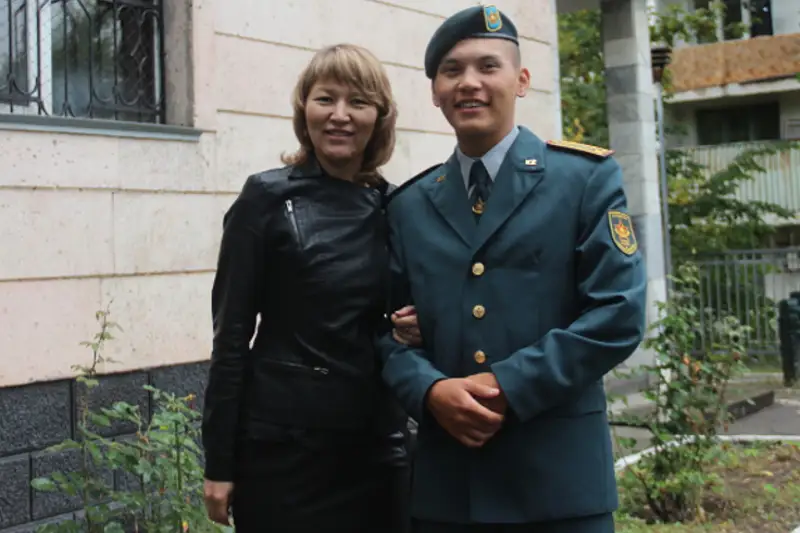 Экономикалық тергеу қызметінің қызметкері  ар мен адалдықтың символы