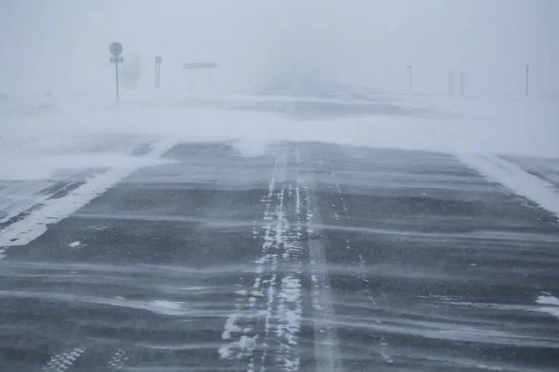 Несколько участков дорог закрыли в Алматинской области из-за непогоды