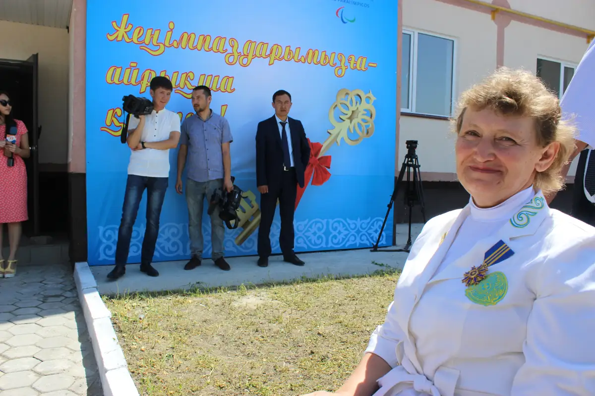 Елдос Сметов пен Зульфия Ғабидуллина пәтер кілтін алды