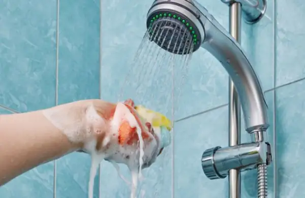 دارىگەرلەر كۇندەلىكتى شومىلۋدىڭ زيان ەكەندىگىن ايتادى