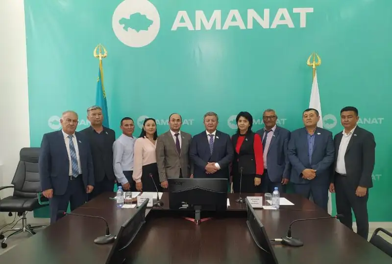 Детали референдума обсудил сенатор Нуралиев с сельчанами Жамбылской области