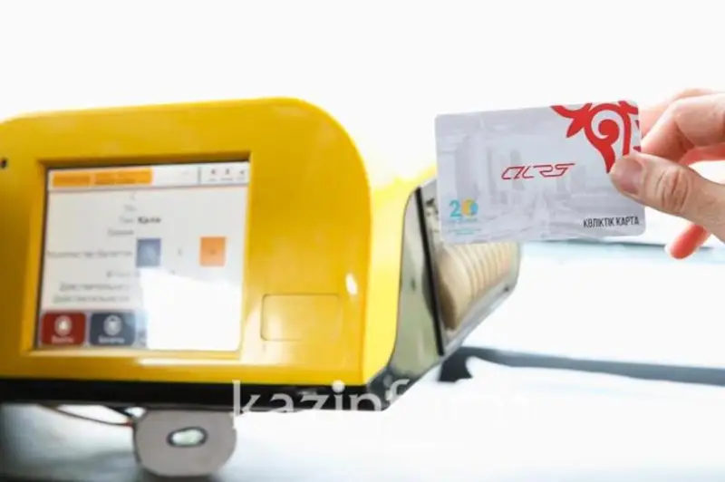 Столичные школьники могут получить транспортные карты в праздничные дни