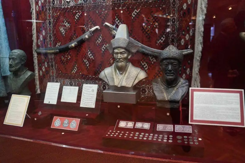 قازاق باتىرلارىنىڭ قارۋ-جاراعى