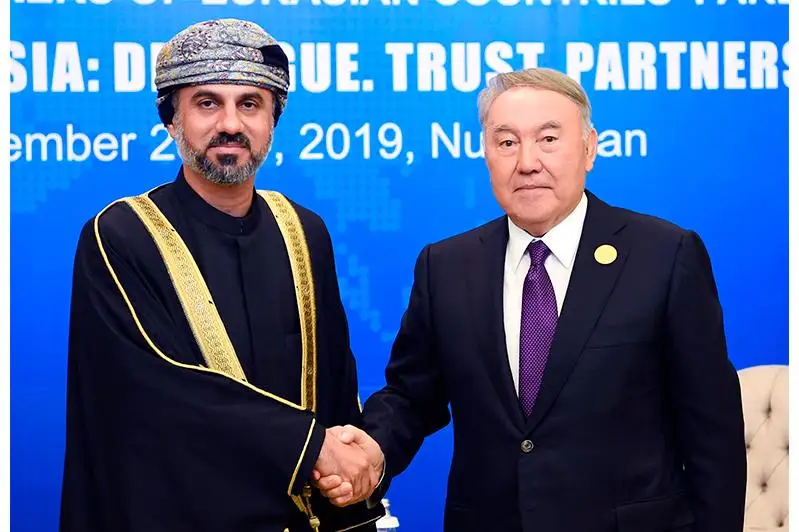 نۇرسۇلتان نازاربايەۆ ومان اش-شۋرا مەدجليسىنىڭ سپيكەرى حاليد ءال-ماۋاليمەن كەزدەستى