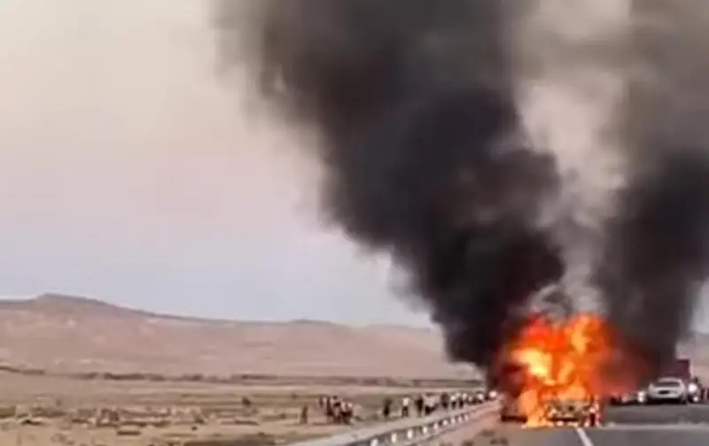 Автомобиль взорвался на трассе в пригороде Актау