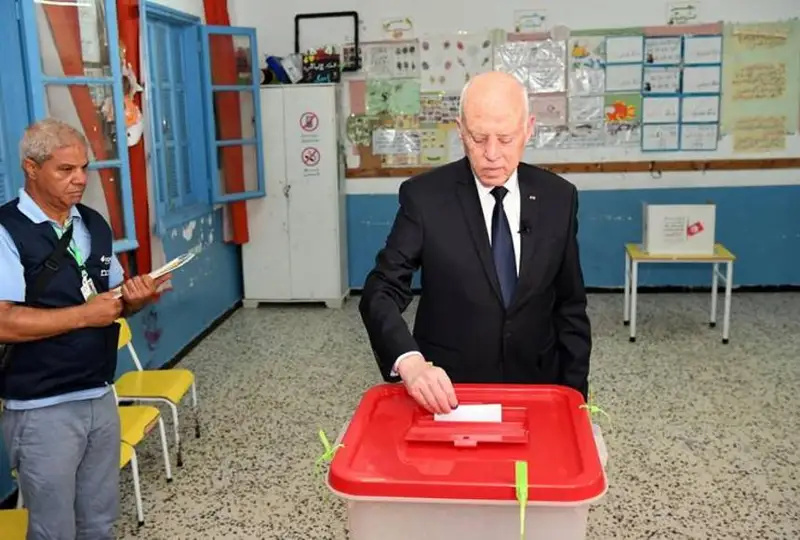 Týnıste jańa konstıtýtsııa jobasy boıynsha referendým ótip jatyr