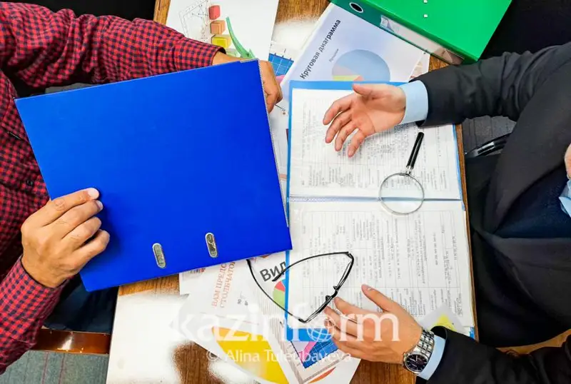 Qyrǵyzstanda bıznesti tekserýge ýaqytsha tyıym salyndy