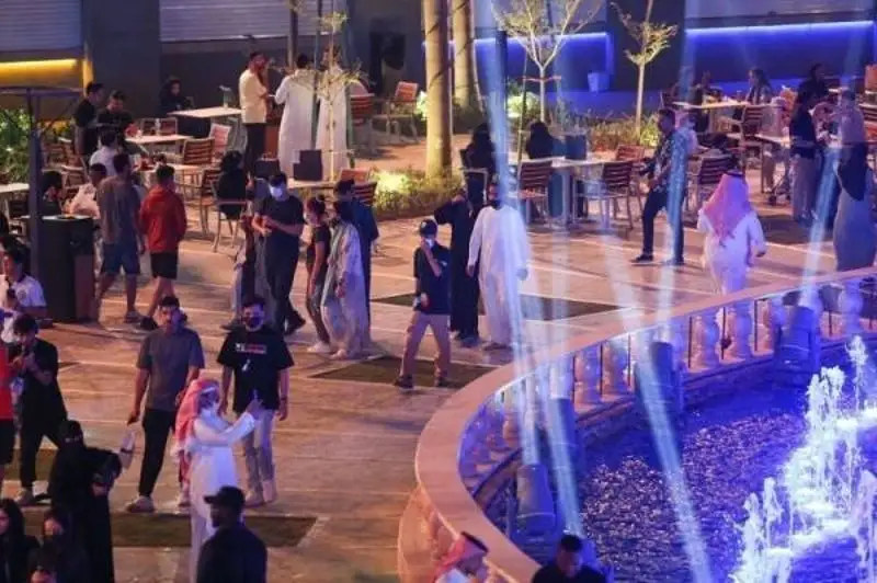 Антиковидные требования к иностранным туристам упростили в Малайзии и Саудовской Аравии