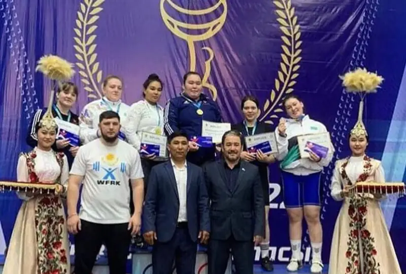 Тяжелоатлетка Карина Кузганбаева стала трехкратной чемпионкой Казахстана