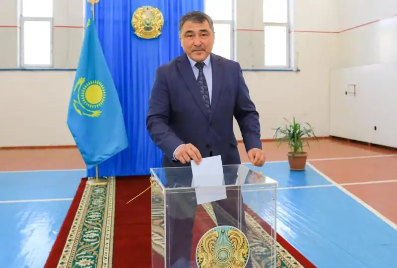 Аким Жамбылской области  проголосовал на выборах Президента РК