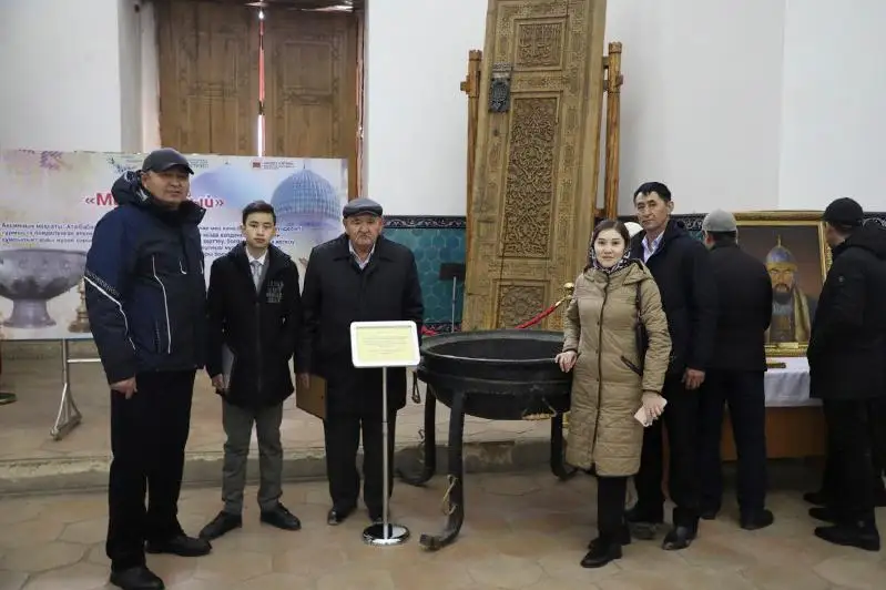 Старинный котел передали музею «Әзірет Сұлтан»