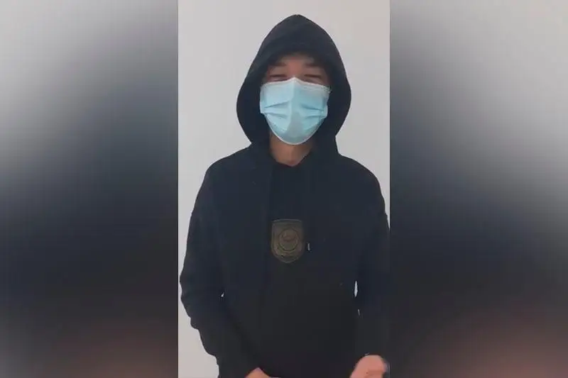 Aqtóbede joldyń qarsy baǵytyna shyǵyp ketken júrgizýshi kópshilikten keshirim surady