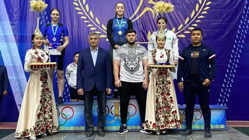 Карагандинские штангисты установили два рекорда Казахстана