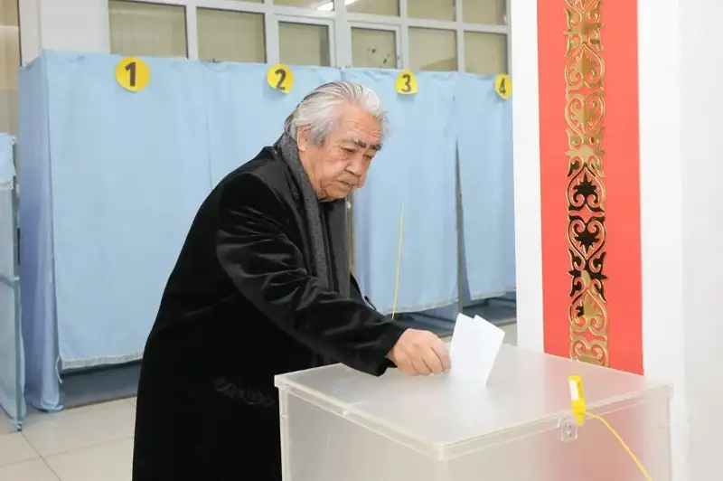 Қазақстанның Еңбек Ері Илья Жаканов: проголосовал на выборах