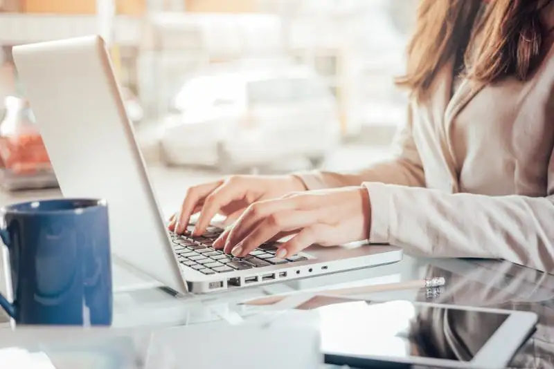 ءبىلىم گرانتىنا قالاي ءوتىنىم بەرىپ، قۇجات تاپسىرۋعا بولادى - ۆيدەو