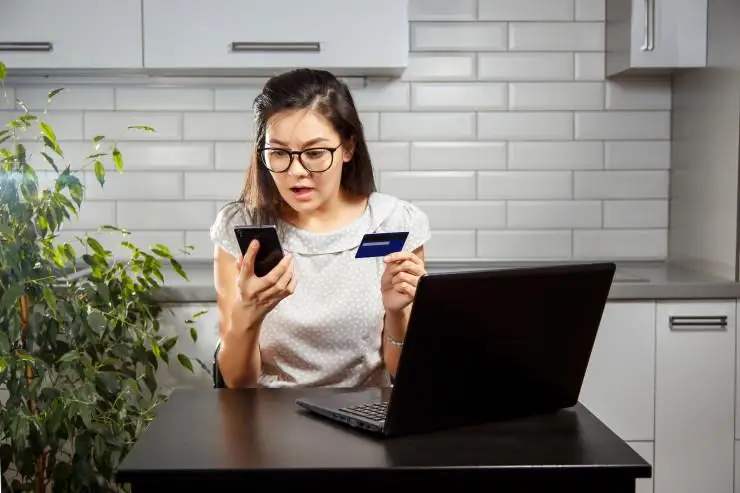 بانك قىزمەتكەرىن الاياقتان قالاي اجىراتۋعا بولادى؟