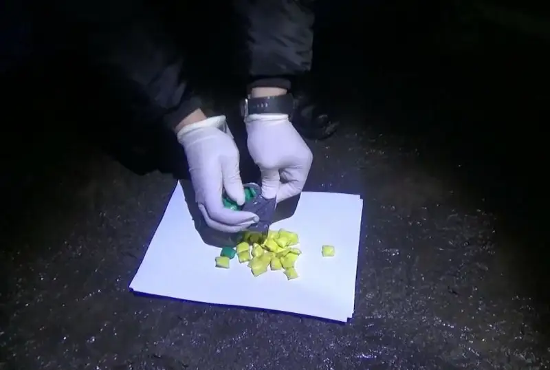 Пассажирка авто в Усть-Каменогорске оказалась наркокурьером