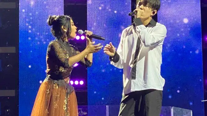 ديماش كونسەرتىندە العاش رەت جانكۇيەرىمەن بىرگە ءان شىرقادى