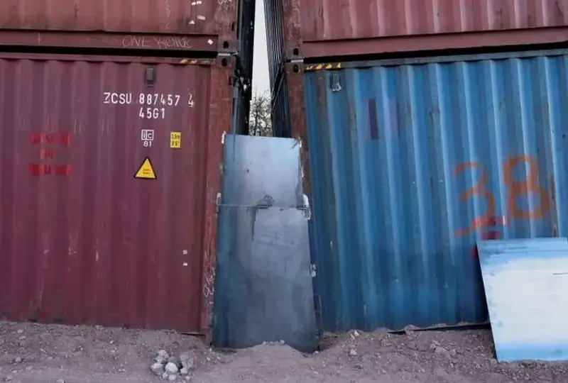 Губернатор Аризоны возводит пограничную стену из морских контейнеров