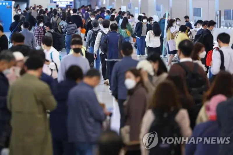 Южная Корея отменяет обязательное ношение масок на открытом воздухе