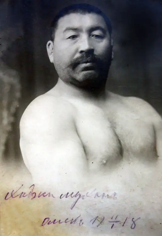 قاجىمۇقاننىڭ فوتولارى قالاي تابىلدى؟