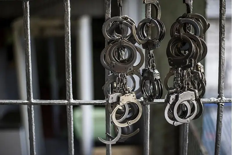 ءبىر تاۋلىكتە قولدان بيلەت ساتىپ جۇرگەن 12 ادام ۇستالدى