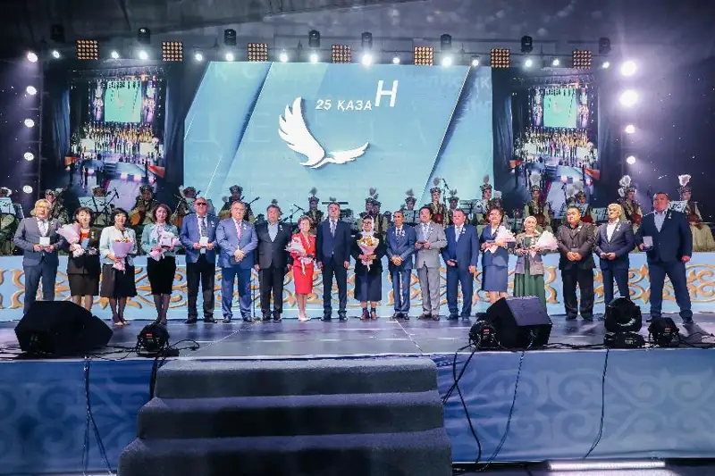 Торжественное собрание ко Дню Республики прошло в Атырау