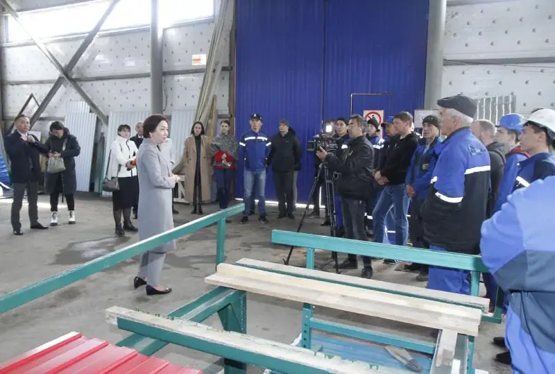 Депутаты Мажилиса разъяснили вносимые изменения в Конституцию жителям Уральска