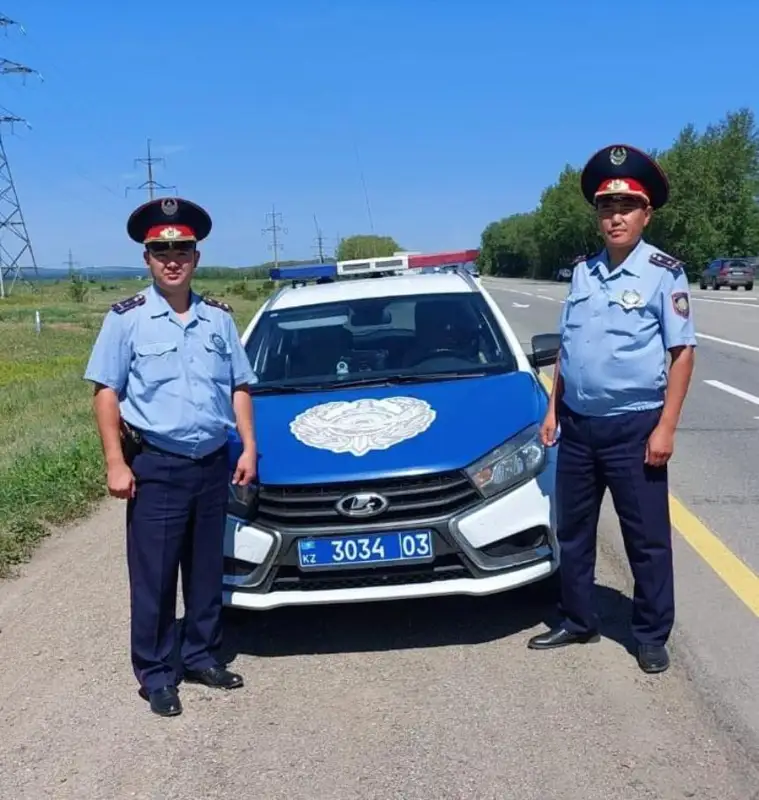 Акмолинские полицейские помогли водителю, у которого случился приступ