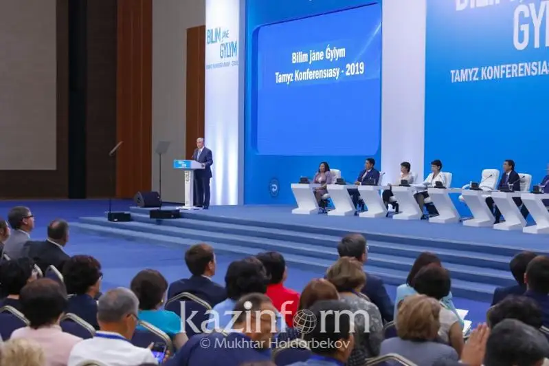 جەتى ءتۇرلى ءىلىم بىلەتىن ۇرپاق تاربيەلەۋ بۇگىنگى كۇننىڭ مىندەتى - مەملەكەت باسشىسى