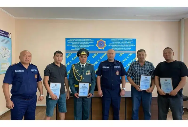 Жителей Семея наградили за спасение людей на воде