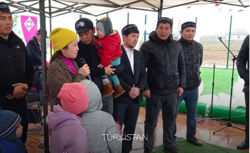 Túrkistan turǵyndary kópbalaly anaǵa 4 bólmeli úı syılady