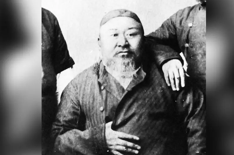 قازالىدا اباي شىعارمالارىن تۇگەلدەي جاتقا بىلەتىن وقۋشى تۇرادى