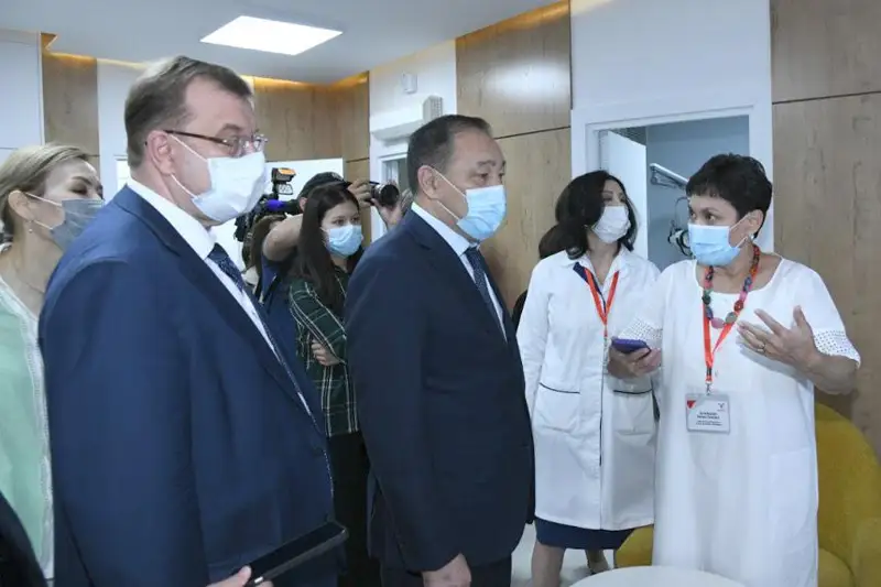 Ералы Тугжанов посетил социальные объекты столицы