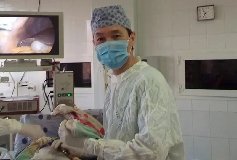 Герои Республики: Хирург Жангирхан Оразбаков выполняет до 500 операций в год