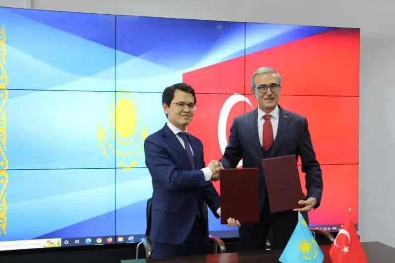 Возможность создания группировки спутников тюркских стран обсудили Казахстан и Турция