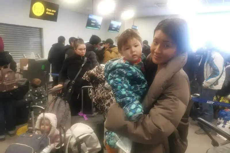 Казахстанцы проходят регистрацию в аэропорту г. Катовице