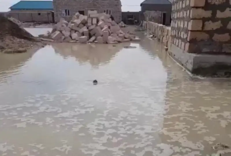 Mańǵystaýda eki bala ájethanaǵa arnap qazylǵan shuńqyrdaǵy sýǵa batyp ketti